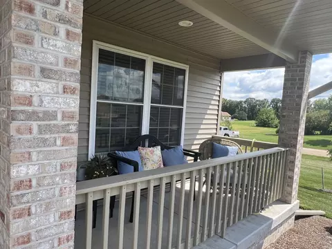 Exterior - 705 Yingling Dr, Dixon, IL 61021 photo 5 of 6