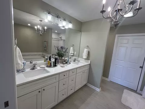 Bath - 705 Yingling Dr, Dixon, IL 61021 photo 1 of 6