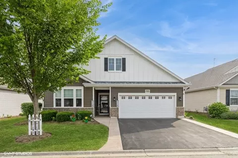 1033 Carolina Ct, Pingree Grove, IL 60140