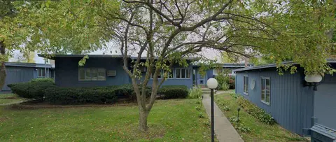 3233 N Bayview Ln, Mchenry, IL 60051