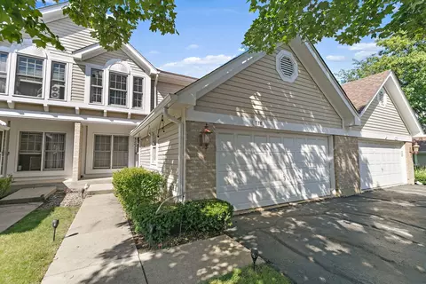778 Regency Park Dr, Crystal Lake, IL 60014