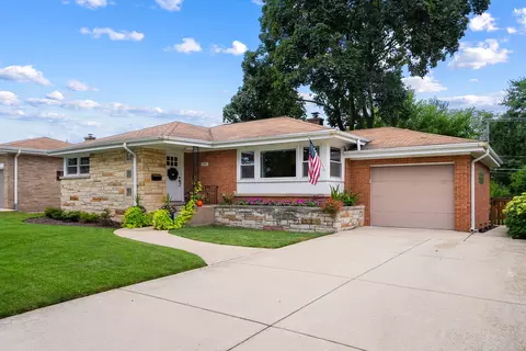 1302 W Campbell St, Arlington Heights, IL 60005