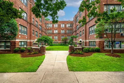 114 Lincoln Ave #G, Riverside, IL 60546