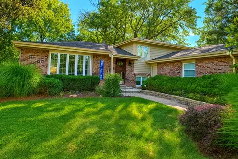 7930 Grant St, Darien, IL 60561