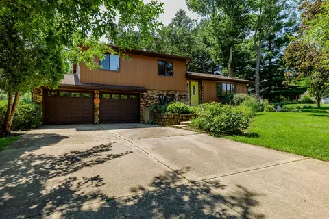 1415 Finch St, Freeport, IL 61032