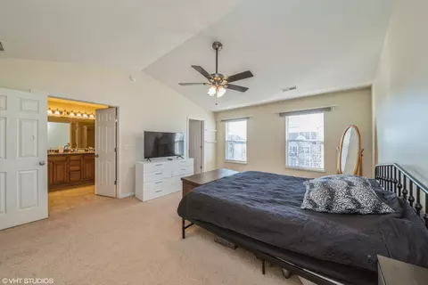 Bedroom - 4076 Pompton Ave, Elgin, IL 60124 photo 4 of 4