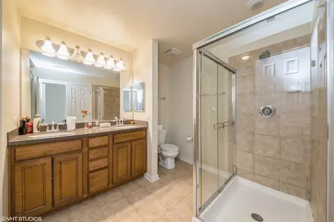 Bath - 4076 Pompton Ave, Elgin, IL 60124 photo 5 of 5