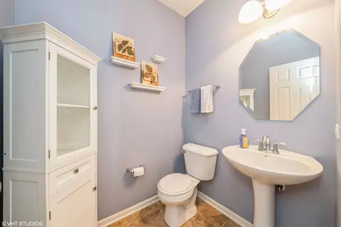 Bath - 4076 Pompton Ave, Elgin, IL 60124 photo 1 of 5