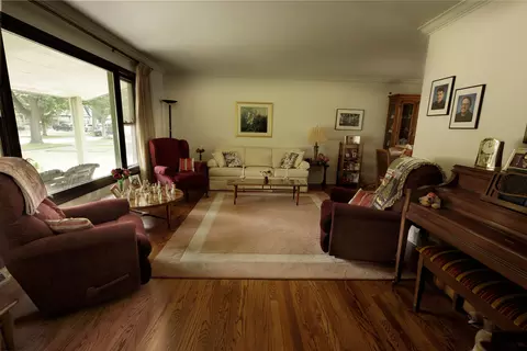 123 E Oneida Ave E, Elmhurst, IL 60126 photo 3