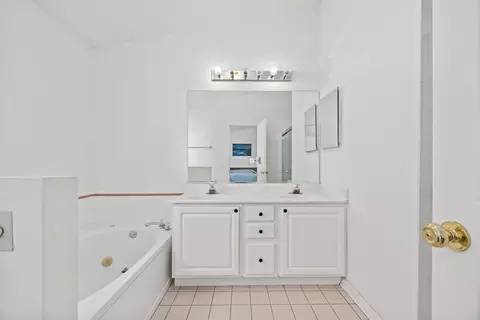 Bath - 16165 S Arbor Dr, Plainfield, IL 60586 photo 1 of 5