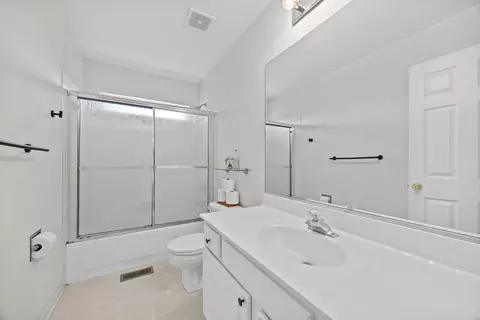 Bath - 16165 S Arbor Dr, Plainfield, IL 60586 photo 3 of 5