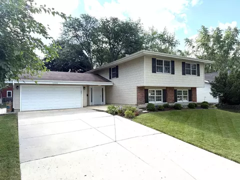 1395 Kingsdale Rd, Hoffman Estates, IL 60169