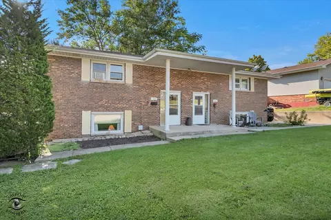 1935 S Hamilton St, Lockport, IL 60441
