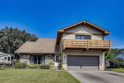 17474 W Hickory Ln, Grayslake, IL 60030