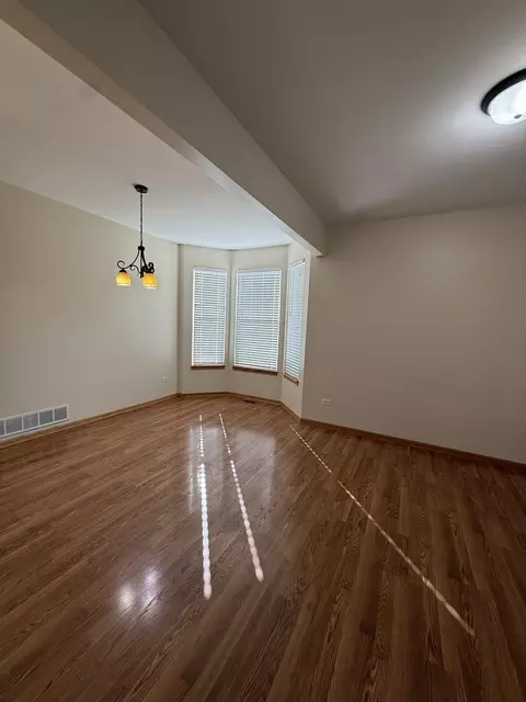 Living - 710 Silver Leaf Ct, Joliet, IL 60431 photo 2 of 3
