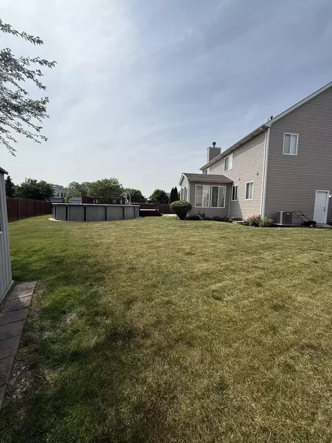 Exterior - 710 Silver Leaf Ct, Joliet, IL 60431 photo 4 of 5