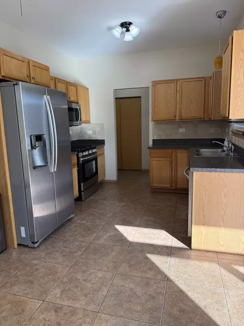 Kitchen - 710 Silver Leaf Ct, Joliet, IL 60431 photo 1 of 2