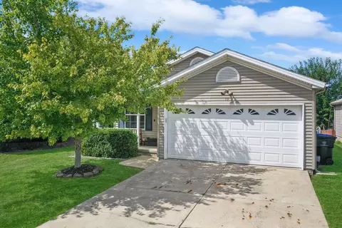 19 Andy Ct, Bloomington, IL 61704