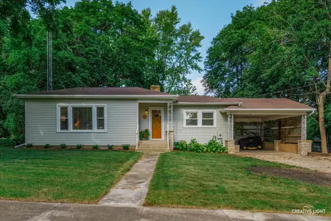 217 S Oak St, Hinckley, IL 60520
