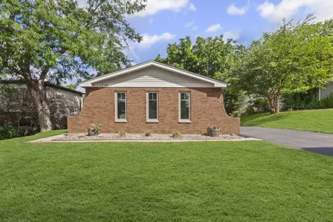 1736 Patricia Ln, Saint Charles, IL 60174