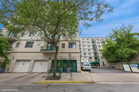 680 N Green St #402, Chicago, IL 60642