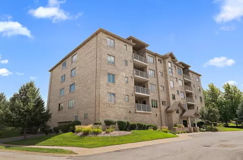 11111 Waters Edge Dr #4B, Orland Park, IL 60467