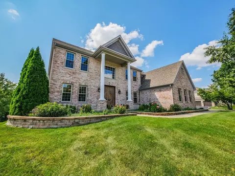 2 Twelve Lakes Ct, Lake In The Hills, IL 60156