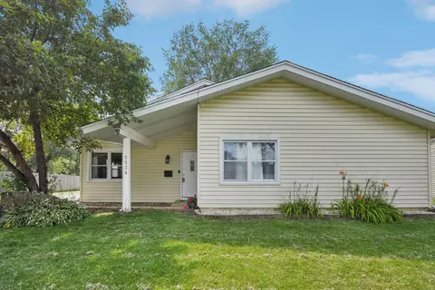 5534 W Celebrity Cir, Hanover Park, IL 60133