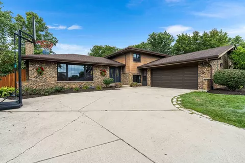 8020 Arrow Ln, Darien, IL 60561