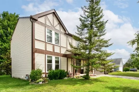 688 Equestrian Dr, Wheeling, IL 60090 photo 2