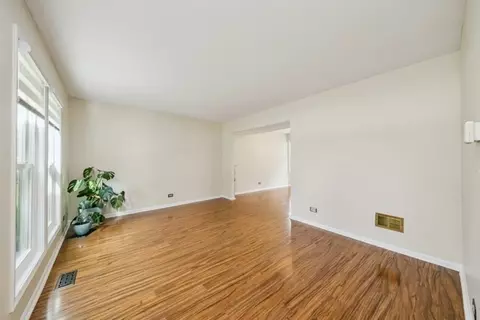 688 Equestrian Dr, Wheeling, IL 60090 photo 6