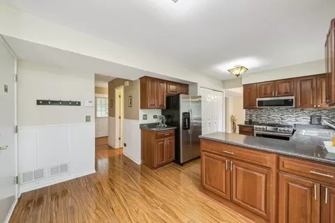 688 Equestrian Dr, Wheeling, IL 60090 photo 10