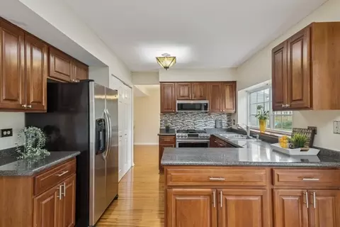 688 Equestrian Dr, Wheeling, IL 60090 photo 8