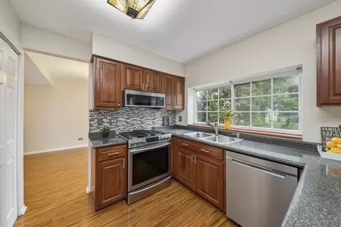 688 Equestrian Dr, Wheeling, IL 60090 photo 9
