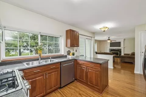688 Equestrian Dr, Wheeling, IL 60090 photo 7