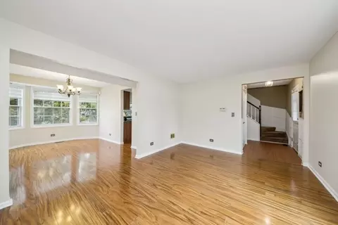 688 Equestrian Dr, Wheeling, IL 60090 photo 5