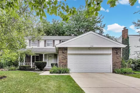 135 Midway Ln, Vernon Hills, IL 60061