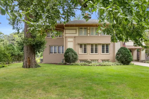 260 Maplewood Rd, Riverside, IL 60546