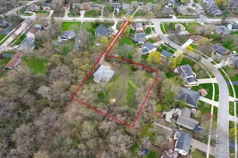 1601 W Wiesbrook Rd, Wheaton, IL 60189