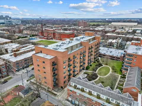 1000 E 53rd St #221, Chicago, IL 60615