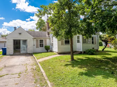6945 W 96th Pl, Oak Lawn, IL 60453