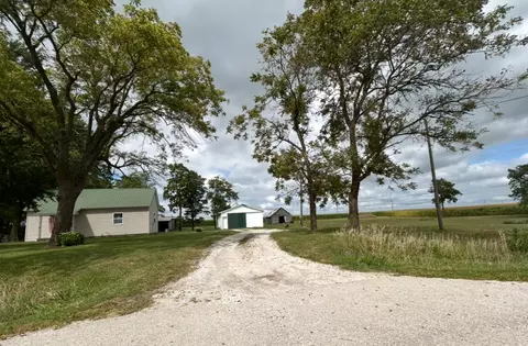2943 E 2500 North Rd, Armstrong, IL 61812
