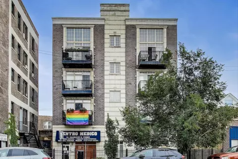 6745 N Clark St #4S, Chicago, IL 60626