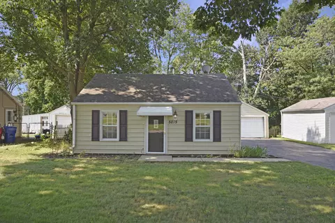 5215 N Glen Elm Dr, Peoria Heights, IL 61616