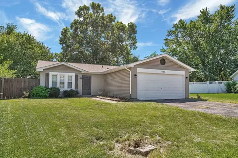 1130 Norwood Ln, Aurora, IL 60504