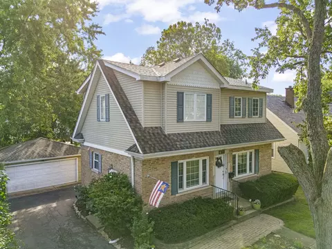 1115 N Main St, Wheaton, IL 60187