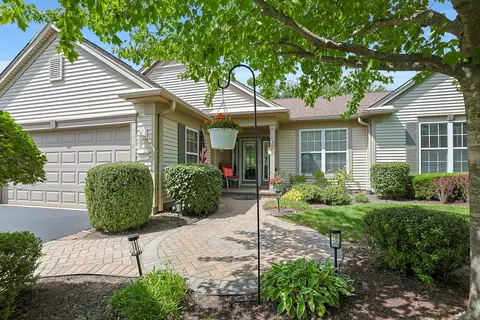 12255 Arlington Dr, Huntley, IL 60142