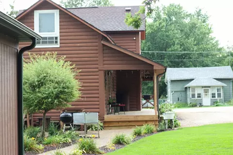 Exterior - 402 S Paddock Ave, Ashton, IL 61006 photo 4 of 5