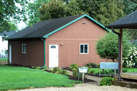Exterior - 402 S Paddock Ave, Ashton, IL 61006 photo 2 of 5