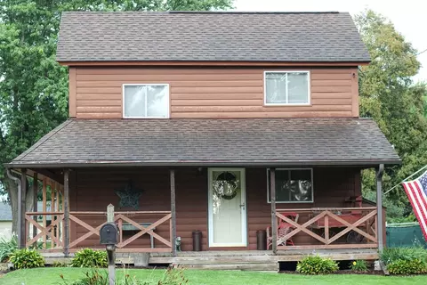 Exterior - 402 S Paddock Ave, Ashton, IL 61006 photo 1 of 5